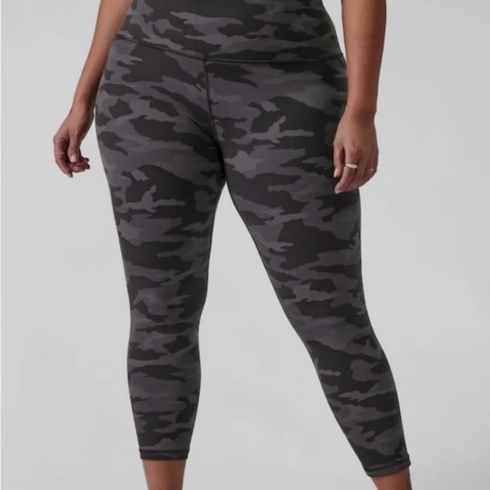 NWT Athleta Camo Elation Ultra High Rise 7/8 Leggings Size 1X - Picture 3 of 8